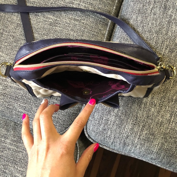 Betsey Johnson Quilted Heart Bow Crossbody/Purse - Picture 7 of 7